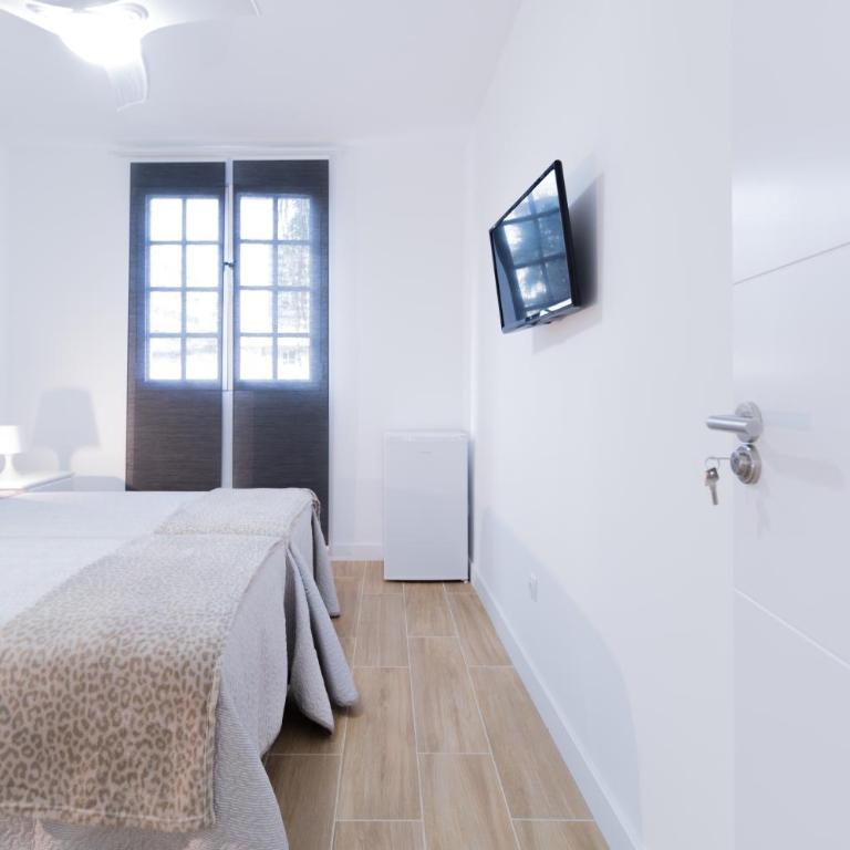 Las Palmas Smart Rooms - Habitación Doble con baño compartido - 2 camas - 1