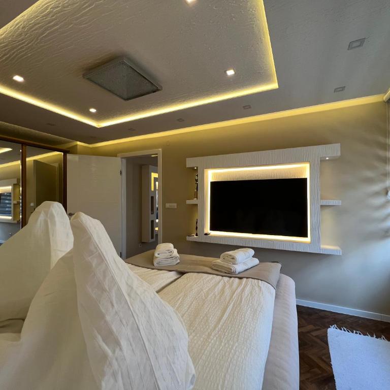 Apartments Lux BY BEN&CO - One-Bedroom Apartment - 3