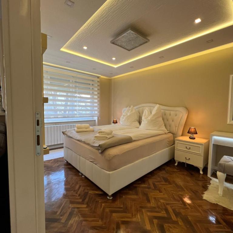 Apartments Lux BY BEN&CO - One-Bedroom Apartment - 10