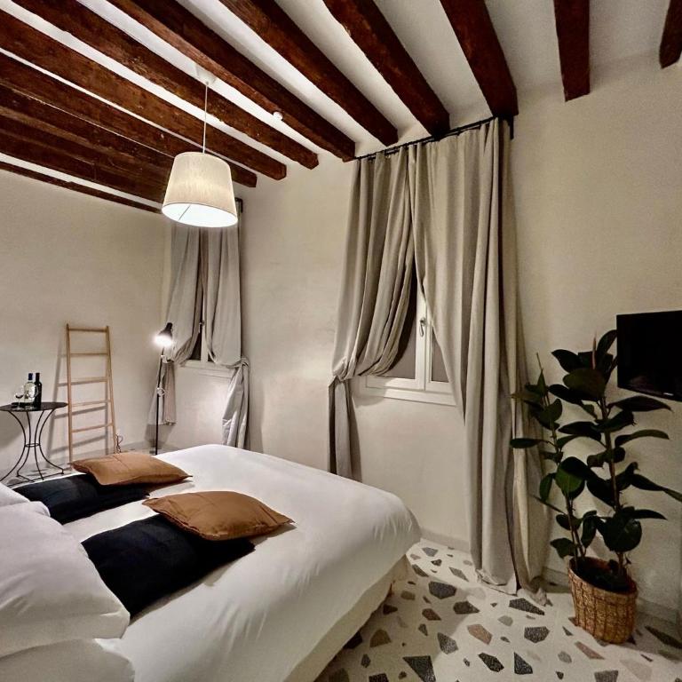 Farini Suites wi-fi - Camera Matrimoniale con Bagno Privato - 1
