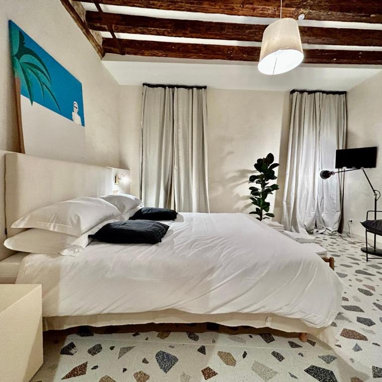 Farini Suites wi-fi - Camera Matrimoniale con Bagno Privato - 2