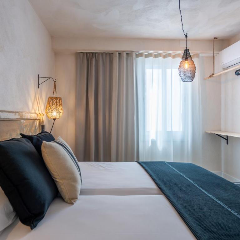 Hostal Boutique Es Menut - Habitación Cuádruple con balcón - 10