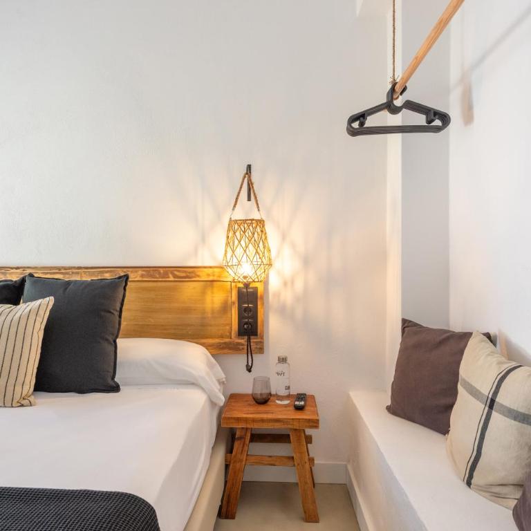 Hostal Boutique Es Menut - Habitación Cuádruple con balcón - 8