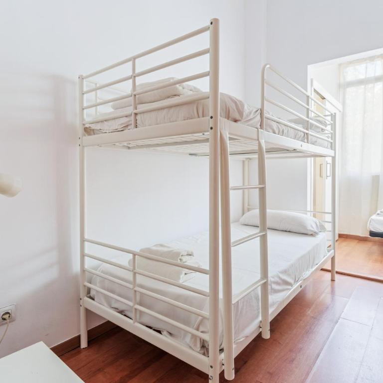 Bright 2BR in Clot Desk Fiber Wi-Fi - Apartment - 10