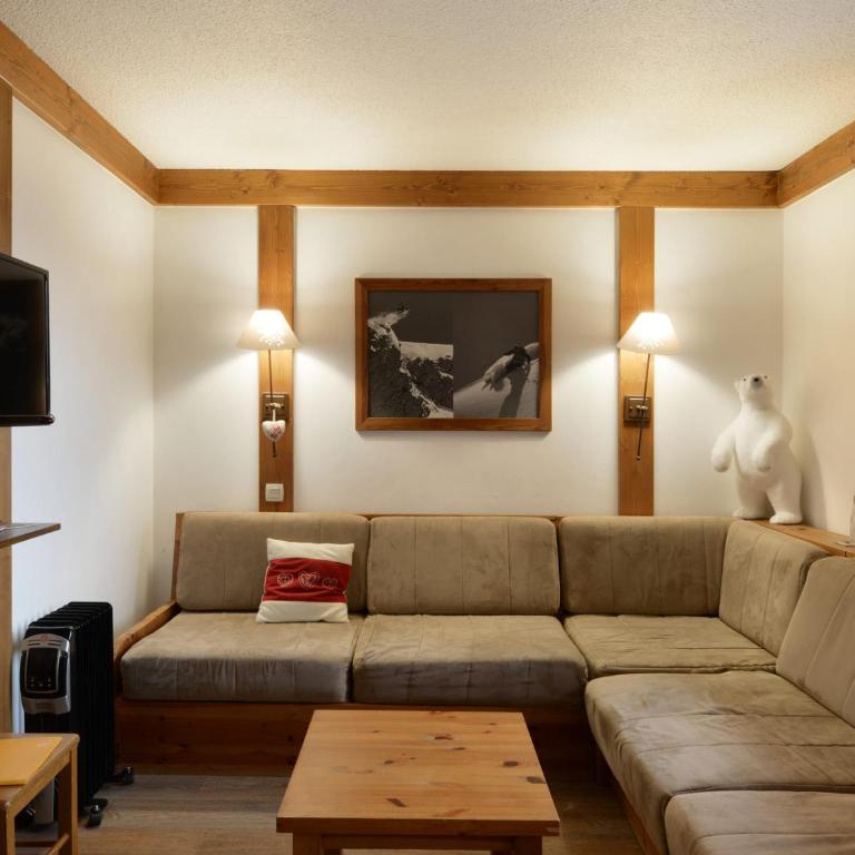 Appartement rénové proche station avec balcons et vue, 3 ch, 10 pers - Three-Bedroom Apartment - 6