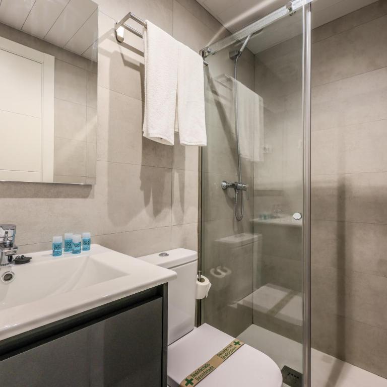 AmazINN Places Blasco de Garay 113 - Economy Quadruple Room - 4