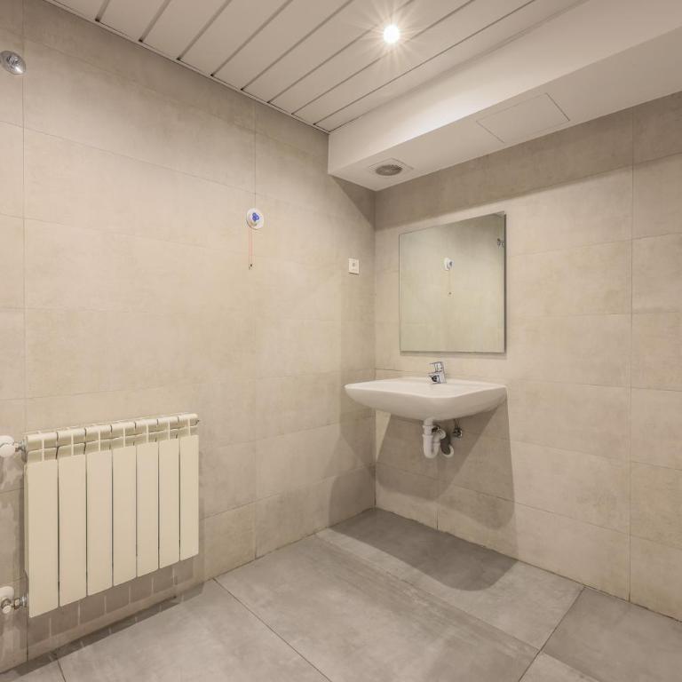 AmazINN Places Blasco de Garay 113 - Economy Quadruple Room - 30