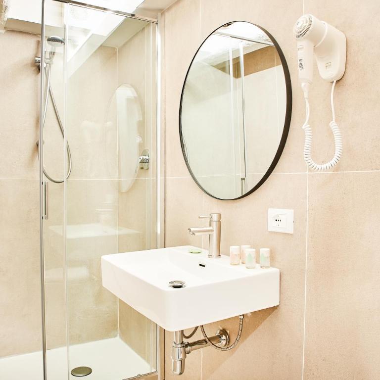 Firenze Rooms Cathedral B&B - Deluxe Room - 4