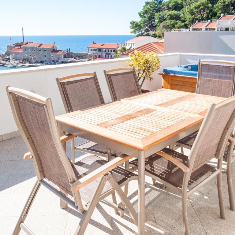 Apartments LILA AUREA - Three-Bedroom Apartment - Penthouse - 1