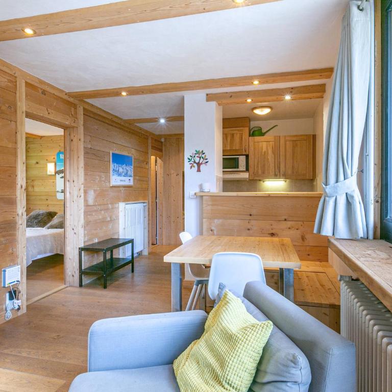 Élégant 3 pièces rénové avec balcon, cœur de Val-d'Isère, proche commodités - FR-1-694-1 - Appartement - 13
