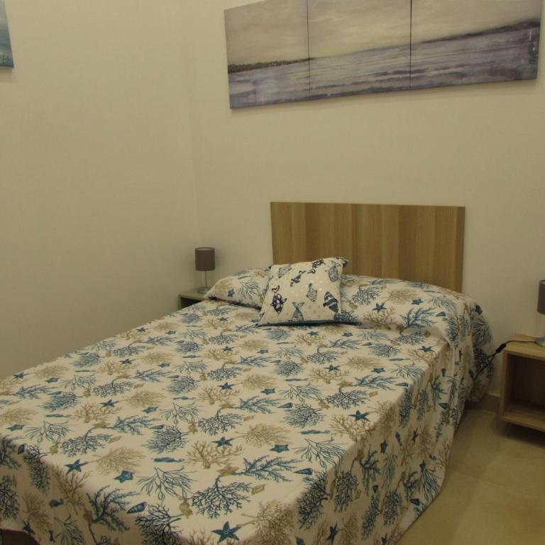 Enzo Home - Camera Matrimoniale con Bagno Privato - 3