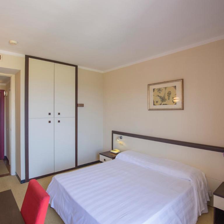 Hotel Fabricia - Camera Matrimoniale/Doppia con Letti Singoli con Vista Mare - 10