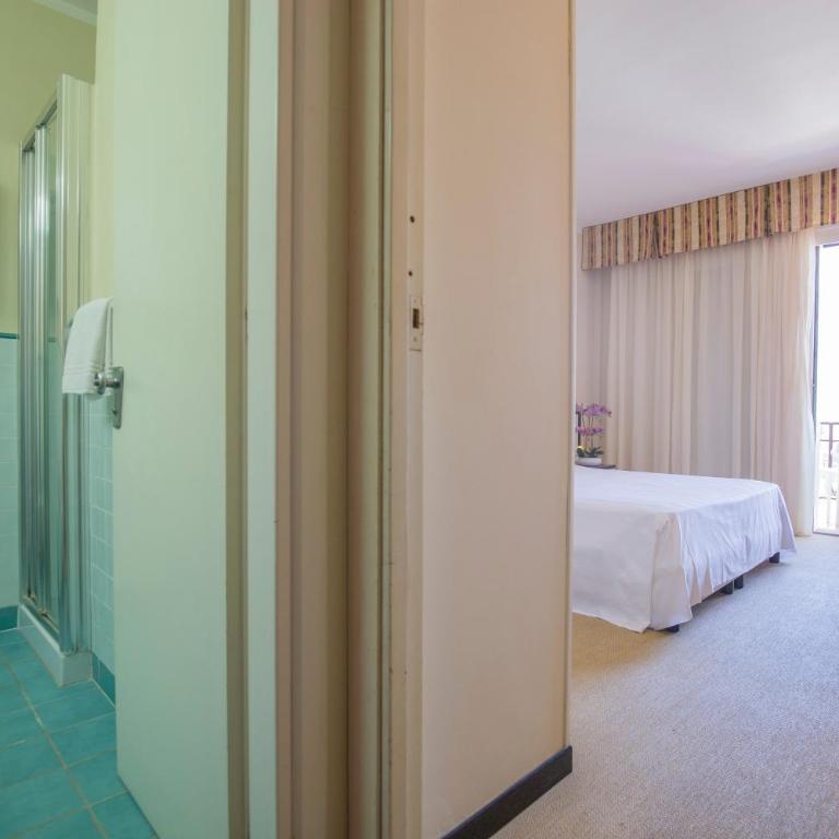 Hotel Fabricia - Camera Matrimoniale/Doppia con Letti Singoli con Vista Mare - 9