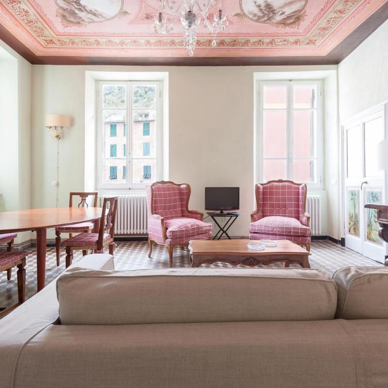 "Marina Apartment" in Vernazza Historic, Restored, Beachfront, 2nd floor, 2 Aircondo BDR, 2BHT, rare Private Garage 300 mt far, 200 mt from train - Two-Bedroom Apartment - 1
