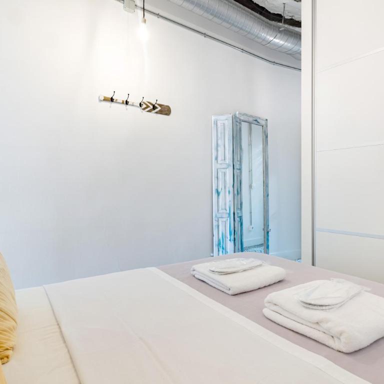 Vintage Apartment near Puerta del Sol - One-Bedroom Apartment - 37