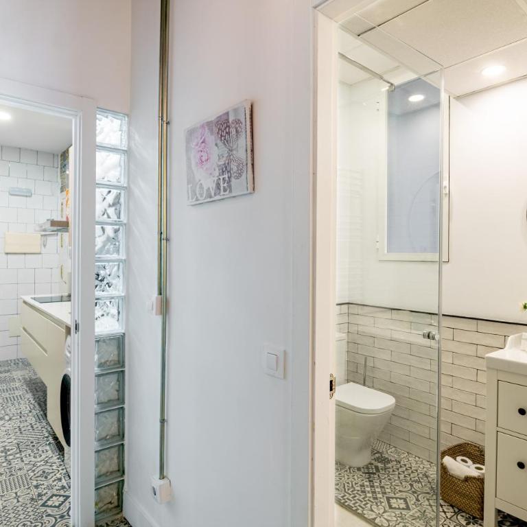 Vintage Apartment near Puerta del Sol - One-Bedroom Apartment - 33