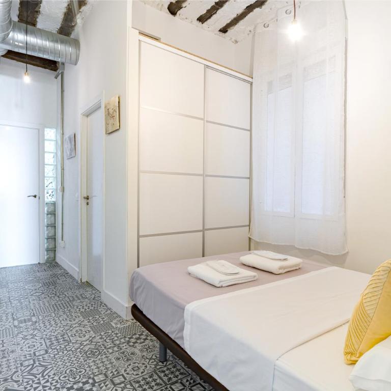 Vintage Apartment near Puerta del Sol - One-Bedroom Apartment - 26