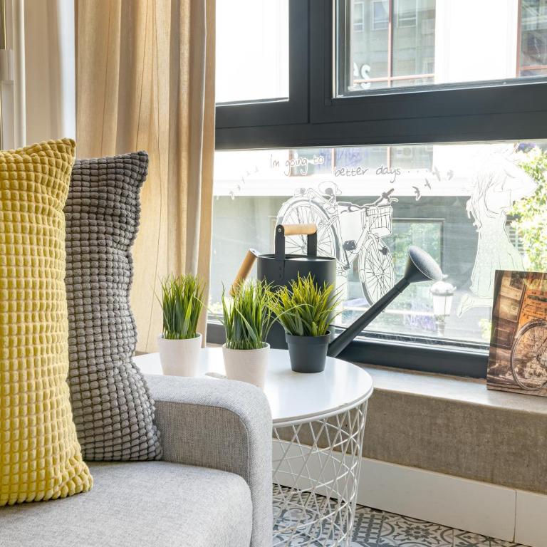 Vintage Apartment near Puerta del Sol - One-Bedroom Apartment - 11