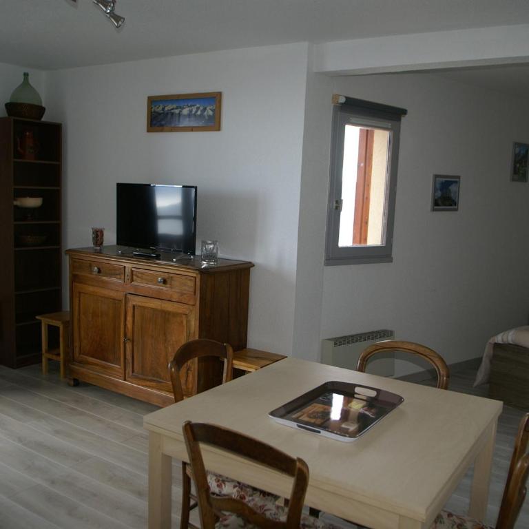 Charmant appartement 3 pièces avec balcon - Appartement 2 Chambres - 7