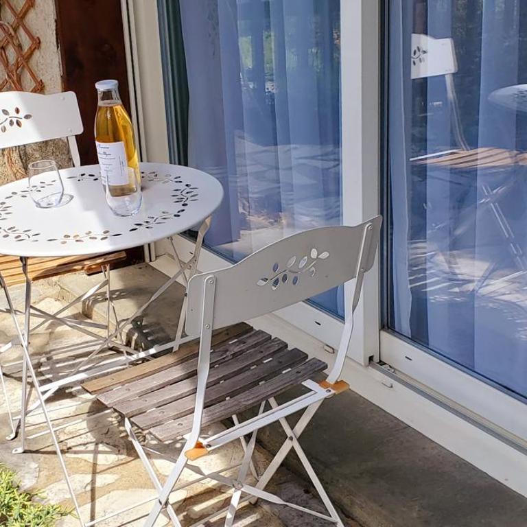 "La Coustille" Chambres et Table d'Hôtes - Chambre Double ou Lits Jumeaux avec Terrasse - 4