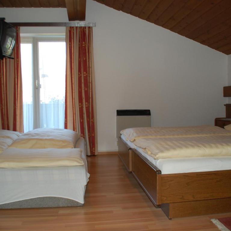 Gästehaus Sunkler - Dreibettzimmer - 2