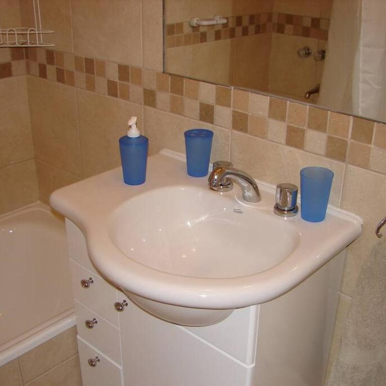 Apartamento para 2 personas moderno, balcon a la calle - One-Bedroom Apartment - 7