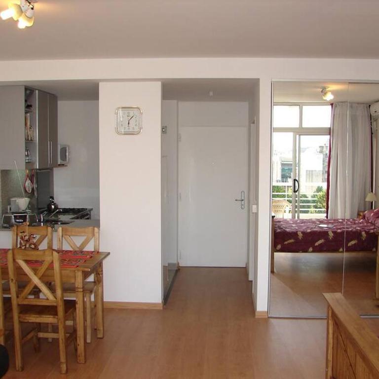 Apartamento para 2 personas moderno, balcon a la calle - One-Bedroom Apartment - 11