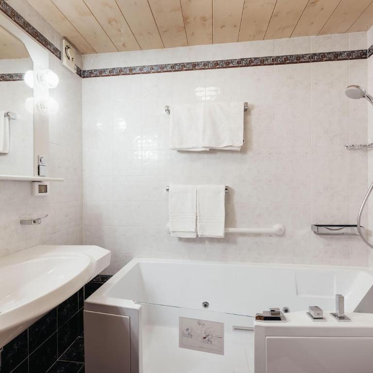 Apartments Roda de Ciar - Studio mit Whirlpool - 5