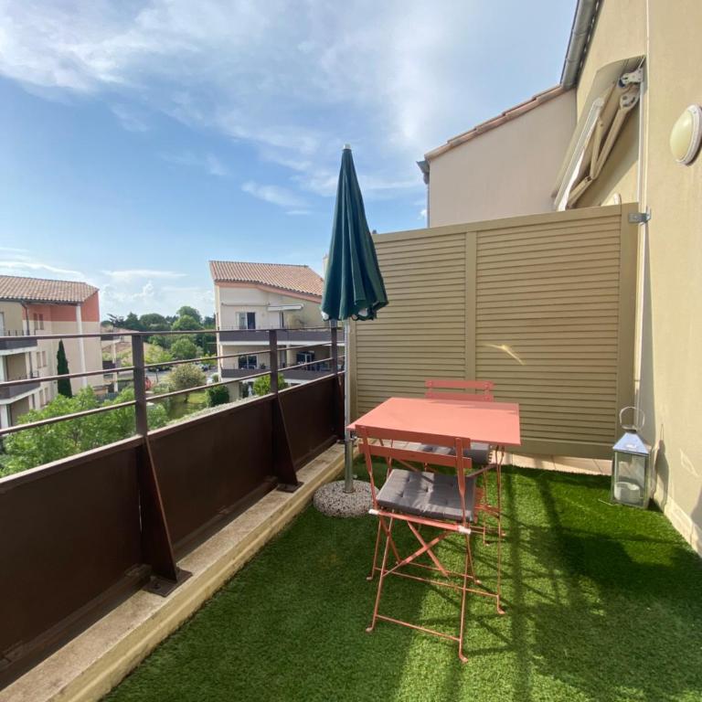 Charmant appartement ensoleillé-Terrasse - PARKING Gratuit - Isle sur la Sorgue - One-Bedroom Apartment - 11