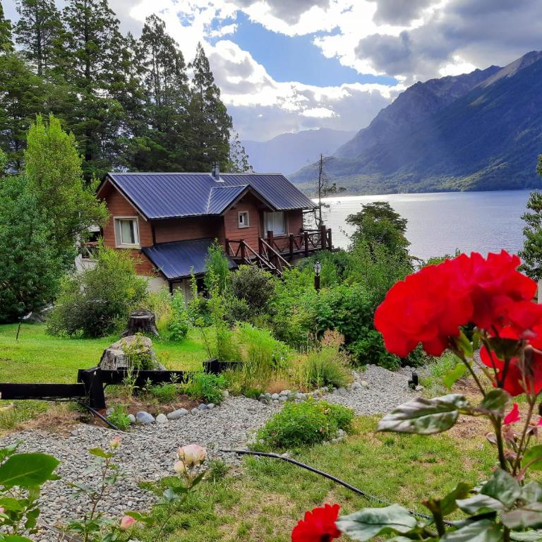 Cabaña con excelente vista al Lago Gutierrez - Casa de 2 dormitorios - 1