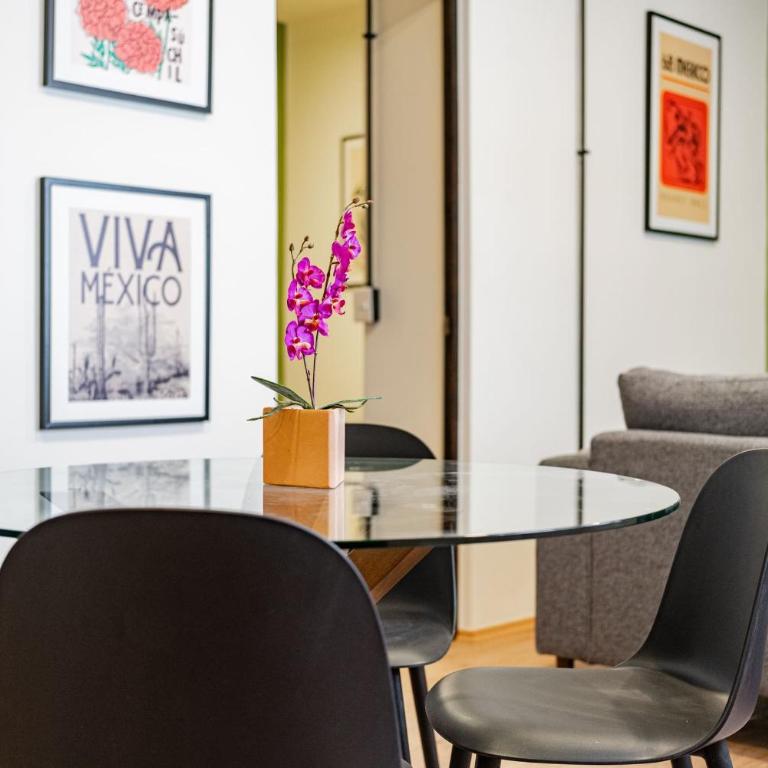 Mariano Escobedo Apartments by VH - Standard Suite - 11