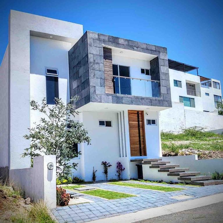 Juriquilla Home, 5 Bedrooms, 3 Community Pool - Four-Bedroom House - 48