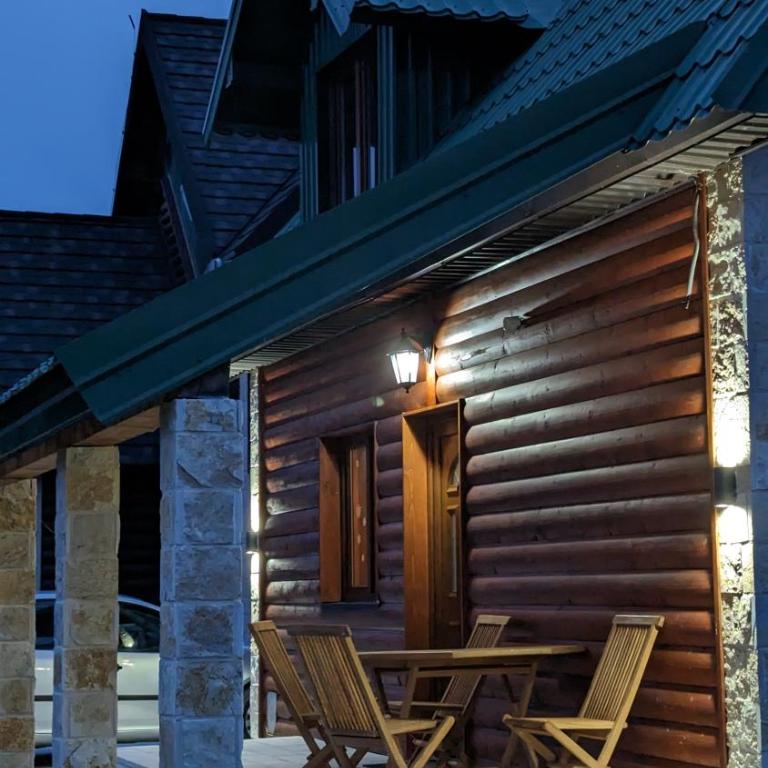 Mountain Haven Deluxe - Three-Bedroom House - 4