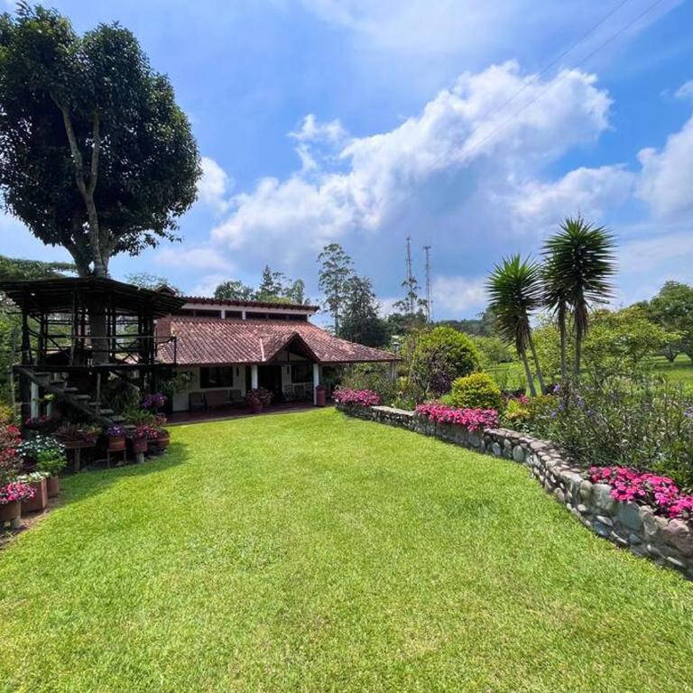 Cabaña amplia con piscina, naturaleza y cercana - Three-Bedroom House - 27