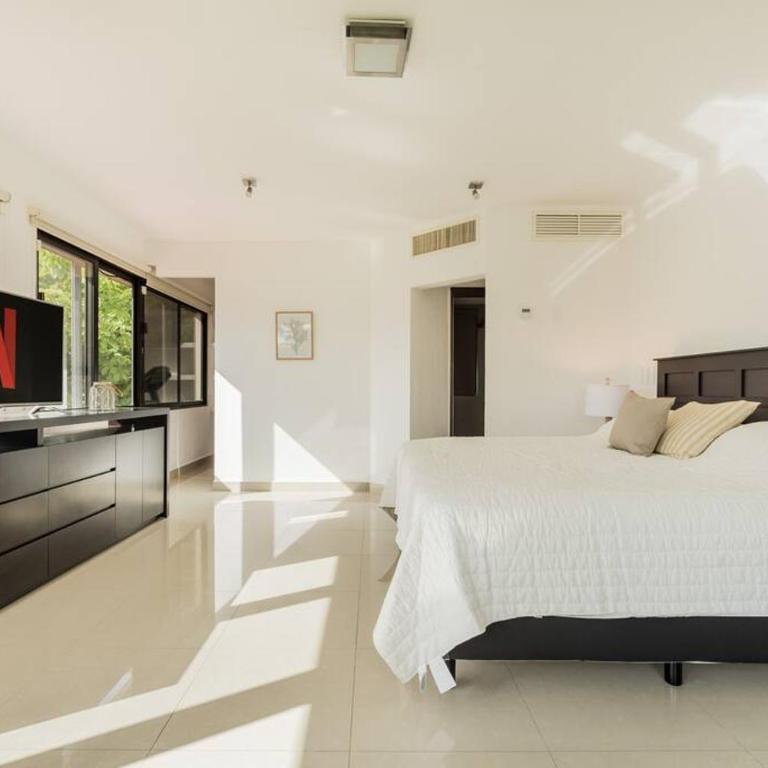 Stylish Lagoon front Villa by Casa Paraiso - Villa - 46