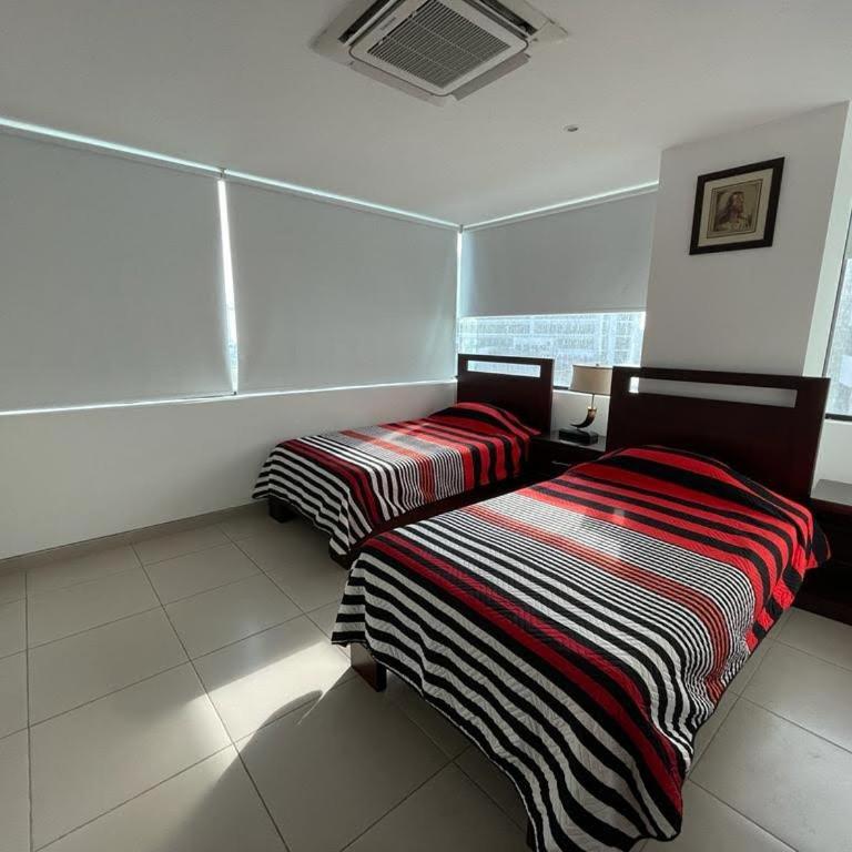 Departamento en Manta Edificio Poseidon - Apartamento de 2 dormitorios - 8