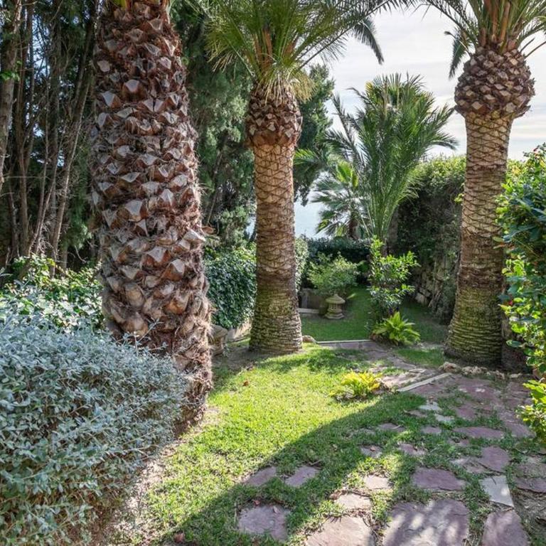 Villa Leandro, First Line Villa with amazing sea views and private access to the sea! - Villa - 42