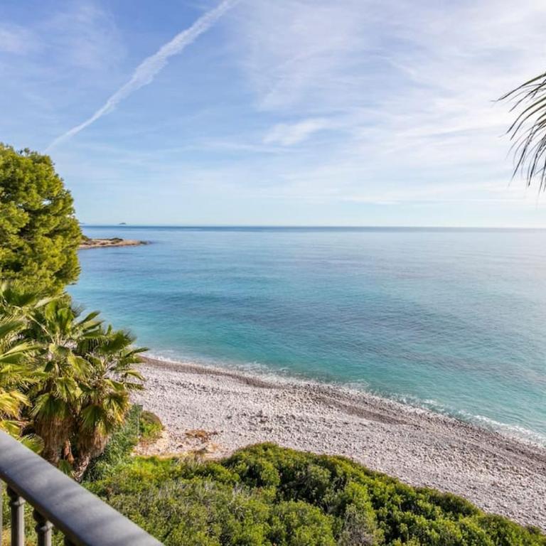 Villa Leandro, First Line Villa with amazing sea views and private access to the sea! - Villa - 4