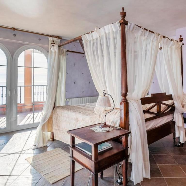 Villa Leandro, First Line Villa with amazing sea views and private access to the sea! - Villa - 20