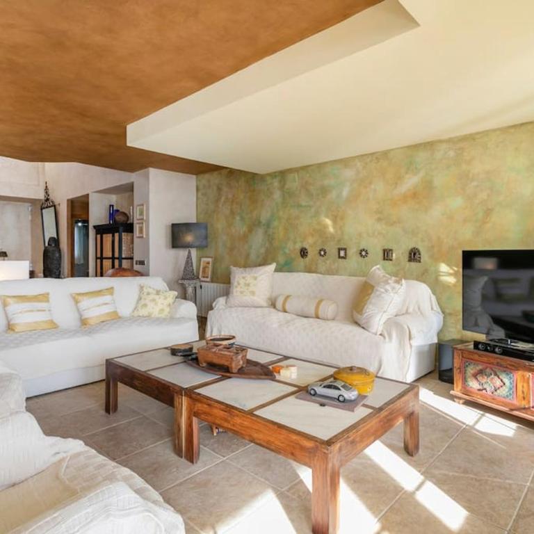 Villa Leandro, First Line Villa with amazing sea views and private access to the sea! - Villa - 11