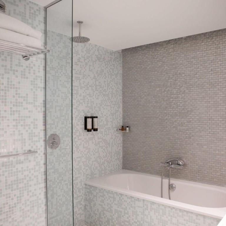 Le Grand Hôtel Grenoble, BW Premier Collection by Best Western - Suite Lit King-Size avec Coin Salon - 3