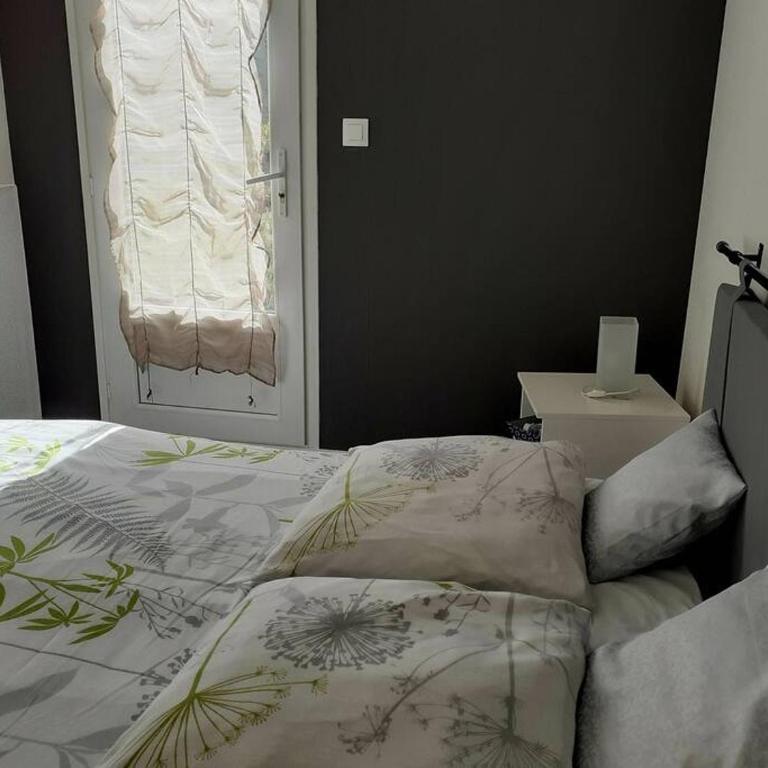 App T2 entièrement rénové en résidence proche à pied de la plage de la Roquille et de tous commerces parking privé gratuit climatisation wifi - One-Bedroom Apartment - 15
