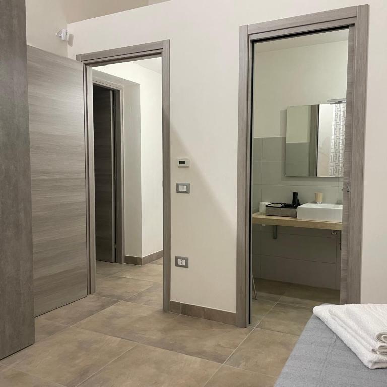 Home Paradise - Camera Matrimoniale con Bagno Privato - 8
