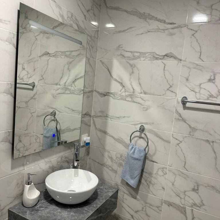 FANTÁSTICO PISO A 5 MINUTOS DE LA ESTACION DE BUS Y TREN a metros de la PLAYA - Apartamento de 1 dormitorio - 21