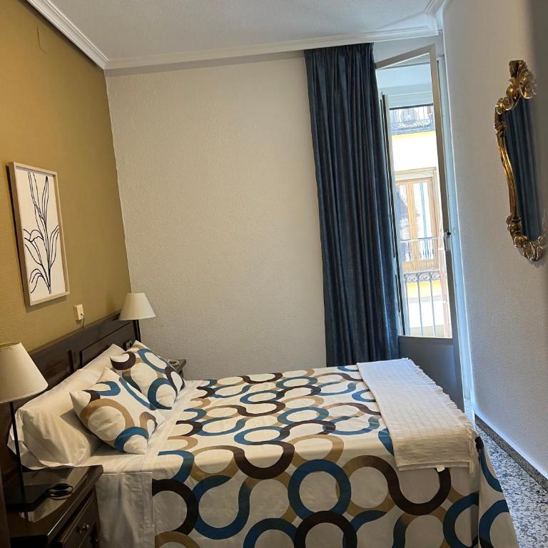 Hostal Sonsoles Madrid-Centro - Standard Queen Room - 8