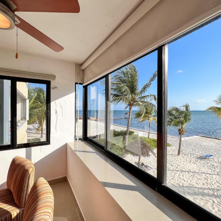 Bello Mar de Cancun, Beautiful 2Br 2Ba Condo overlooking beach spectacular view! - Two-Bedroom Apartment - 3