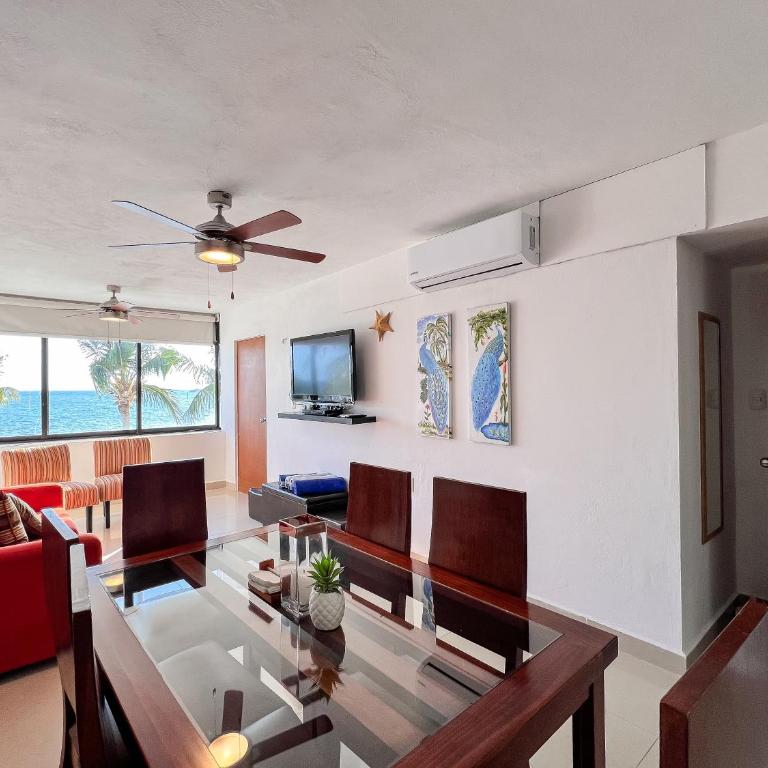 Bello Mar de Cancun, Beautiful 2Br 2Ba Condo overlooking beach spectacular view! - Two-Bedroom Apartment - 13