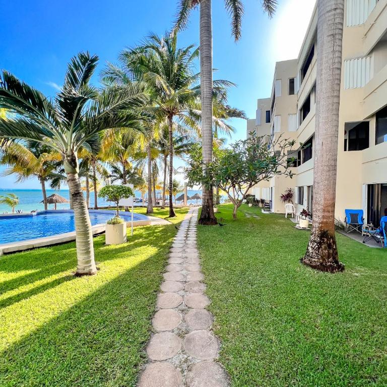 Bello Mar de Cancun, Beautiful 2Br 2Ba Condo overlooking beach spectacular view! - Two-Bedroom Apartment - 70
