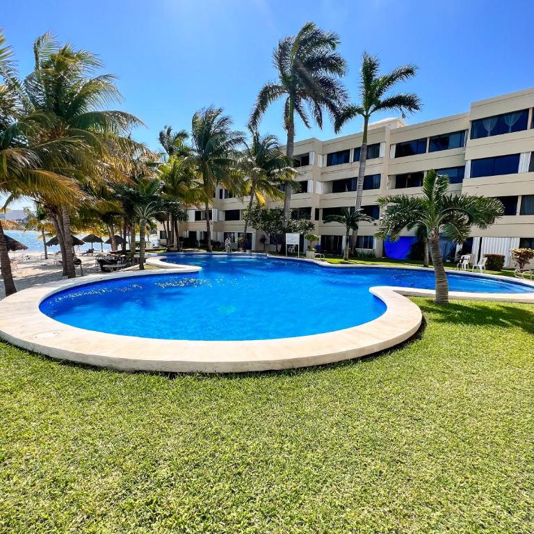 Bello Mar de Cancun, Beautiful 2Br 2Ba Condo overlooking beach spectacular view! - Two-Bedroom Apartment - 67