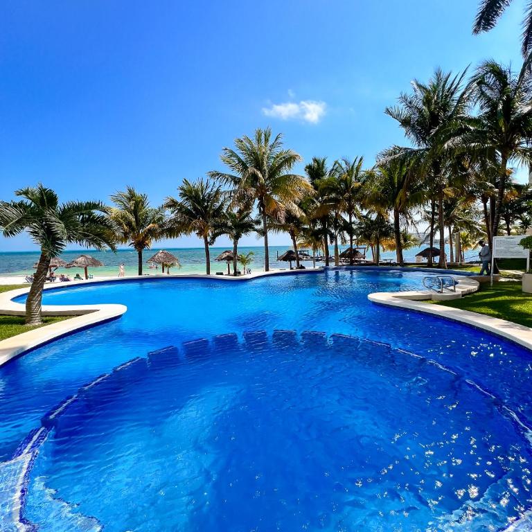 Bello Mar de Cancun, Beautiful 2Br 2Ba Condo overlooking beach spectacular view! - Two-Bedroom Apartment - 65